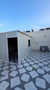 تصميمات إبداعية لغرف ساندوتش بانل - تفصيل شبابيك متميز