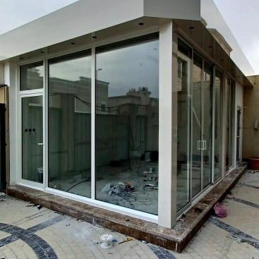 مجالس زجاجية كبيرة للمنازل - مؤسسة القاسم للمقاولات - تصميم مجالس خارجية كبيرة - مقاول حدادة معتمد